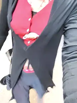 pink-mai online show from November 21, 2025, 11:48 pm