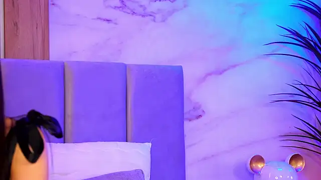 EllyLynn online show from December 21, 2025, 9:04 pm