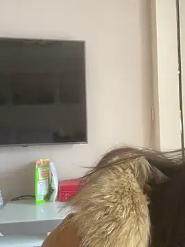 Snapshot of Mier-cn chatting on December 23, 2025, 6:02 am Mier-cn online show from December 23, 2025, 6:02 am