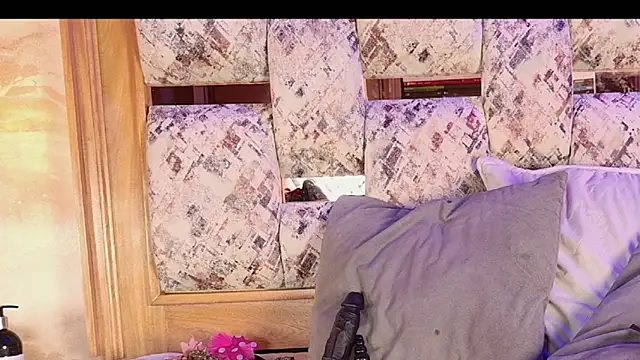 Snapshot of julyana_mendez chatting on October 6, 2025, 7:14 pm julyana mendez online show from October 6, 2025, 7:14 pm