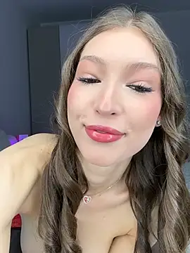 AngelLeeen online show from April 6, 2026, 5:08 am