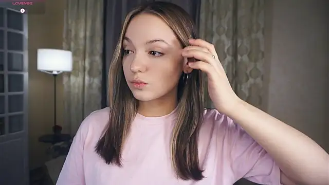 Snapshot of NguyetHankey chatting on October 13, 2025, 3:24 pm NguyetHankey online show from October 13, 2025, 3:24 pm