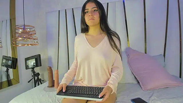 bonnie sm online show from October 1, 2025, 7:18 pm