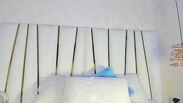 bonnie sm online show from September 26, 2025, 7:10 pm