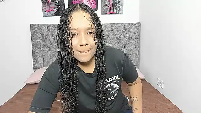 Snapshot of nay_and_aleja1 chatting on February 5, 2026, 3:24 am nay and aleja1 online show from February 5, 2026, 3:24 am