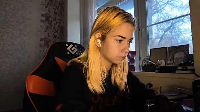 Witching Moon online show from November 24, 2025, 7:30 am