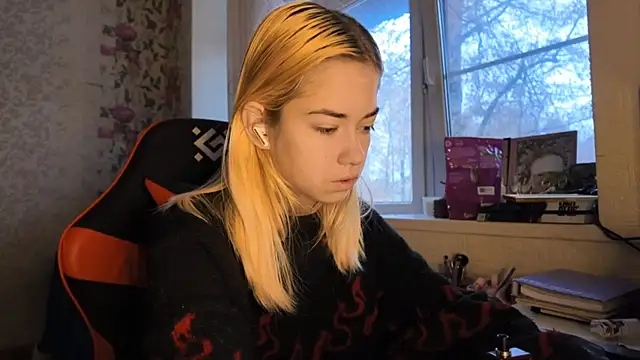 Witching Moon online show from November 27, 2025, 7:31 am