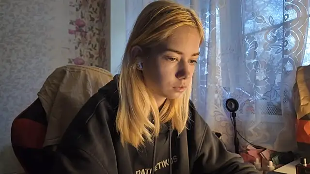 Witching Moon online show from October 17, 2025, 7:11 am