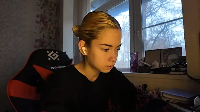 Witching Moon online show from November 26, 2025, 8:25 am