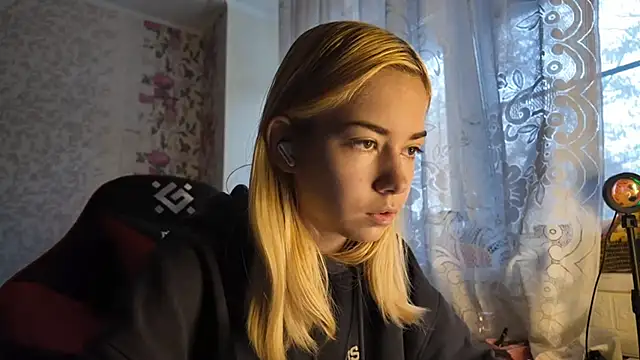 Witching Moon online show from October 28, 2025, 7:40 am