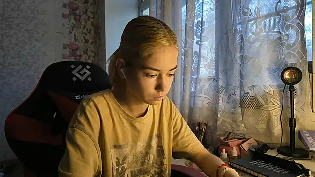 Witching Moon online show from October 31, 2025, 7:27 am