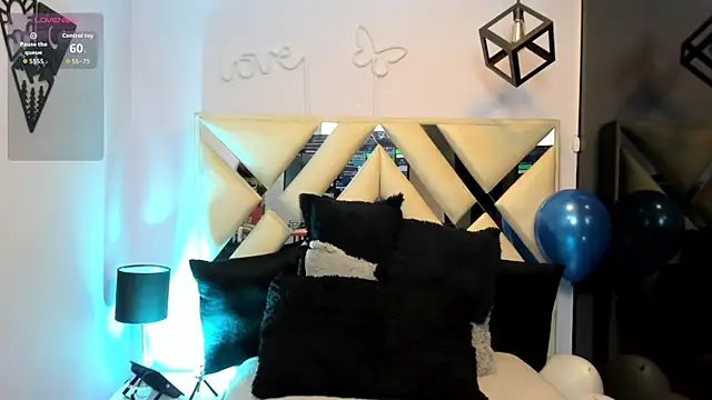 Alissa Monroe  online show from October 8, 2025, 11:01 am