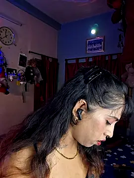 Love Beauty01 online show from May 31, 2026, 5:51 pm