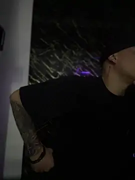 Snapshot of AlphaMasterXxx chatting on October 18, 2025, 4:03 am AlphaMasterXxx online show from October 18, 2025, 4:03 am