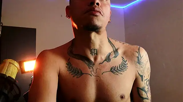 Snapshot of AlphaMasterXxx chatting on November 17, 2025, 1:15 pm AlphaMasterXxx online show from November 17, 2025, 1:15 pm