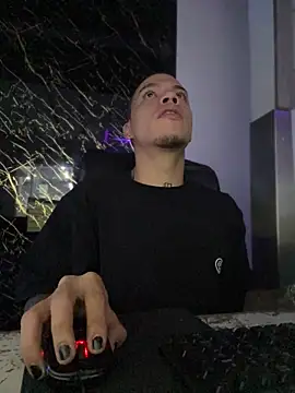 Snapshot of AlphaMasterXxx chatting on November 25, 2025, 4:02 am AlphaMasterXxx online show from November 25, 2025, 4:02 am