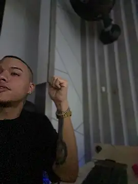 Snapshot of AlphaMasterXxx chatting on October 16, 2025, 3:04 am AlphaMasterXxx online show from October 16, 2025, 3:04 am