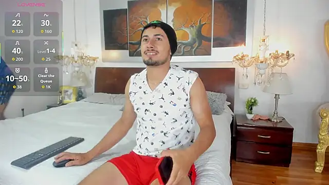 Snapshot of Valentiinoss chatting on October 3, 2025, 8:32 pm Valentiinoss online show from October 3, 2025, 8:32 pm