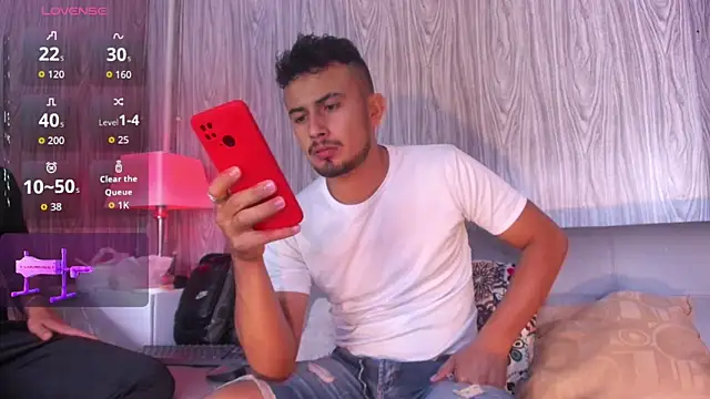 Snapshot of Valentiinoss chatting on October 10, 2025, 8:53 pm Valentiinoss online show from October 10, 2025, 8:53 pm