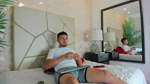 Snapshot of Valentiinoss chatting on September 10, 2025, 11:42 am Valentiinoss online show from September 10, 2025, 11:42 am