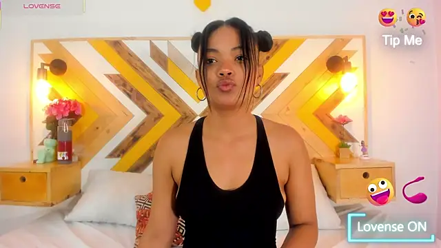 Snapshot of SoleneFontaine chatting on September 19, 2025, 12:09 pm SoleneFontaine online show from September 19, 2025, 12:09 pm