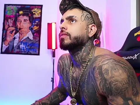 logan hugh8 online show from October 31, 2025, 6:10 am