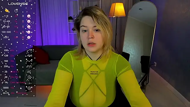 Snapshot of HelenHartt chatting on November 3, 2025, 1:44 am HelenHartt online show from November 3, 2025, 1:44 am