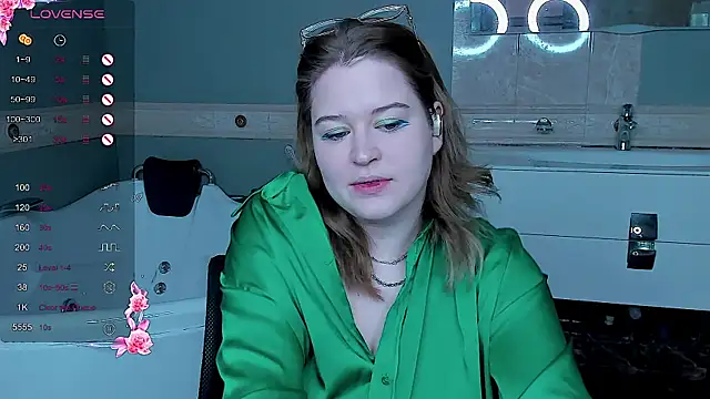 HelenHartt online show from April 22, 2026, 8:21 am