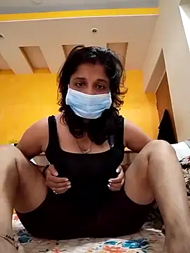 Snapshot of Love_Foreverr12 chatting on October 9, 2025, 5:08 am Love Foreverr12 online show from October 9, 2025, 5:08 am