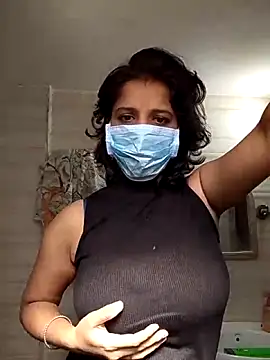 Snapshot of Love_Foreverr12 chatting on November 18, 2025, 7:11 am Love Foreverr12 online show from November 18, 2025, 7:11 am