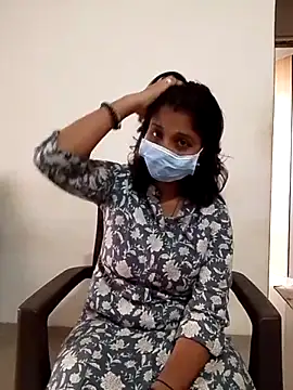 Snapshot of Love_Foreverr12 chatting on October 11, 2025, 4:57 am Love Foreverr12 online show from October 11, 2025, 4:57 am