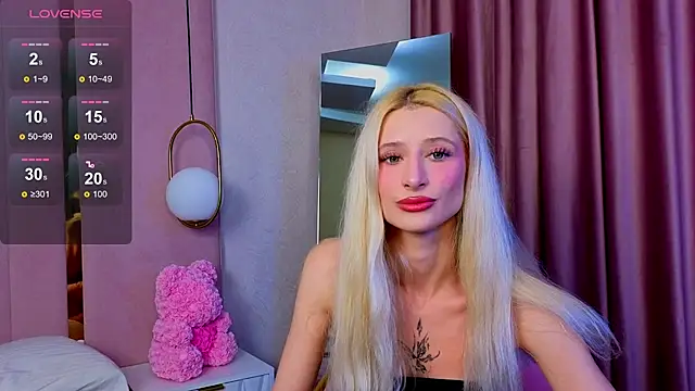 Monica Leen online show from October 14, 2025, 6:36 am