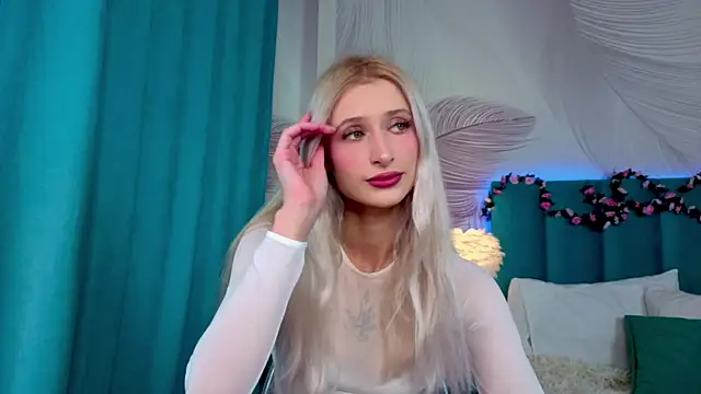 Monica Leen online show from November 22, 2025, 6:34 am