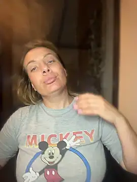 Snapshot of emmasweett11 chatting on June 27, 2026, 9:43 pm emmasweett11 online show from June 27, 2026, 9:43 pm