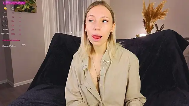 NyxaThorn online show from October 26, 2025, 2:39 pm