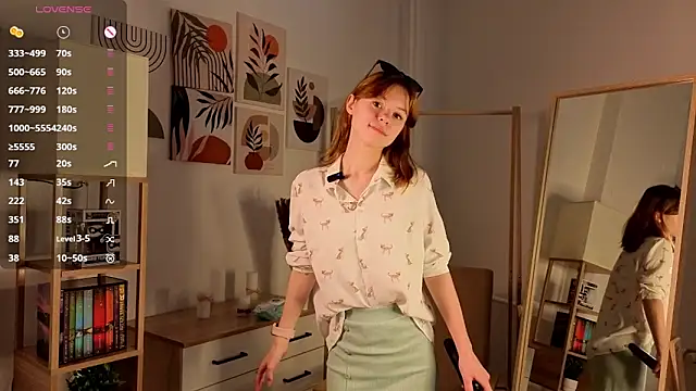 TiannaBorlace online show from September 19, 2025, 11:14 am