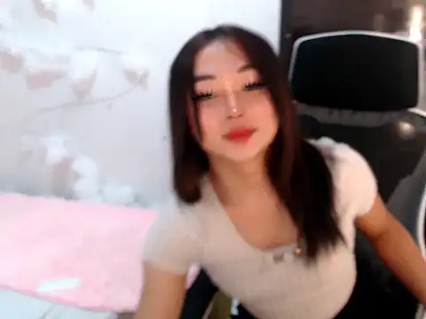 SultryCyraFoxmore online show from October 18, 2025, 8:33 pm