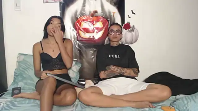 ParisAndVi online show from October 29, 2025, 11:25 pm