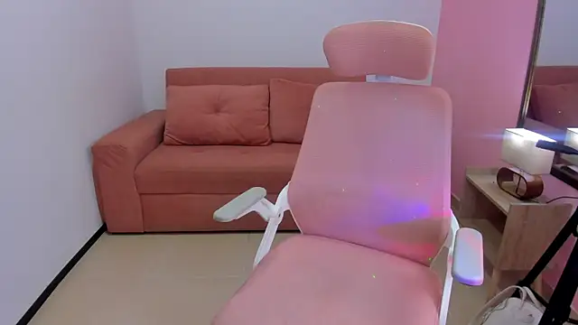 Emiss Jones online show from April 8, 2026, 1:18 am