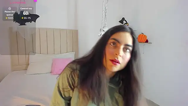 sashaa petit online show from October 29, 2025, 11:31 am