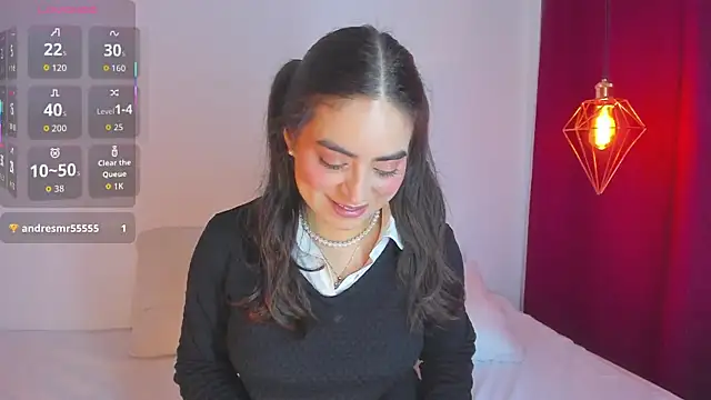 sashaa petit online show from November 26, 2025, 11:21 am