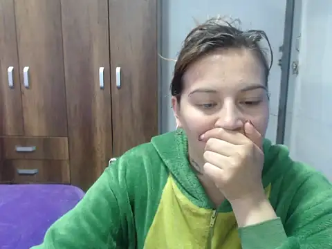 cloequeen15 online show from October 14, 2025, 3:12 pm