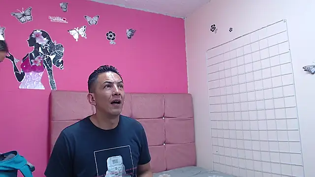 mollyandsam303av online show from March 26, 2026, 9:46 pm