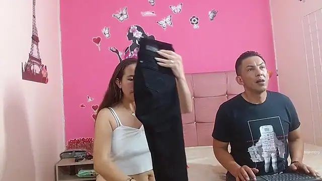 mollyandsam303av online show from November 19, 2025, 4:23 am