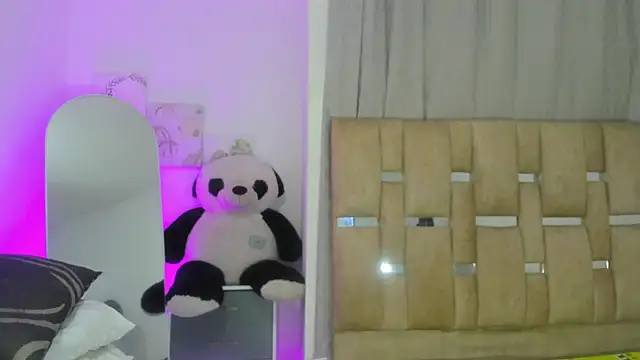 Snapshot of Zanahia2 chatting on October 3, 2025, 12:06 pm Zanahia2 online show from October 3, 2025, 12:06 pm