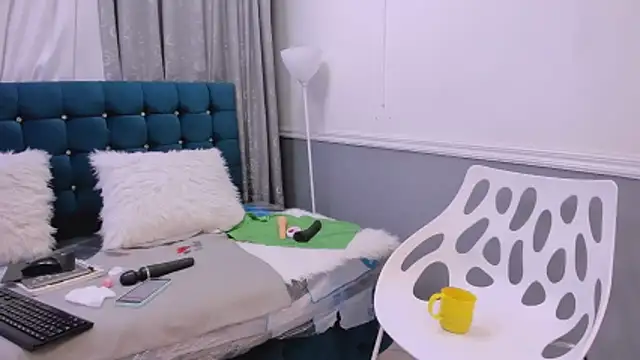 Oriana Jhonson online show from November 19, 2025, 9:42 am