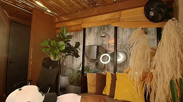 MarcusRain  online show from November 24, 2025, 8:20 pm