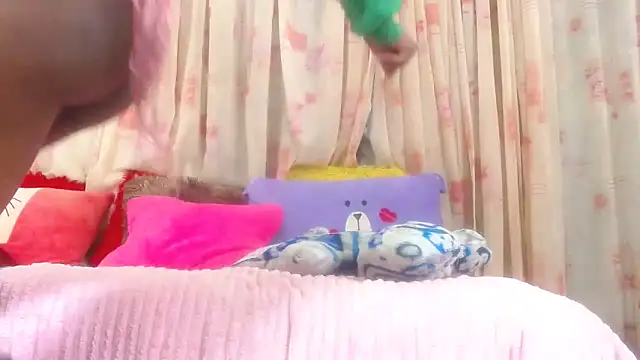 LoloQueen5 online show from April 15, 2026, 7:58 pm