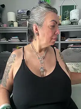 dieseldame1313 online show from June 10, 2026, 3:02 pm