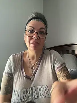 dieseldame1313 online show from October 15, 2025, 7:55 pm